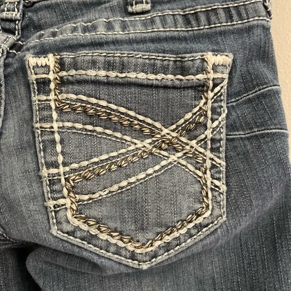 Ariat Women's REAL Mid Rise Stretch Entwined Boot Cut Western Denim Jeans - Picture 5 of 13